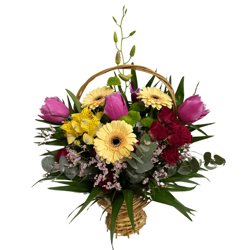 Aranjament floral în coș cu flori multicolore