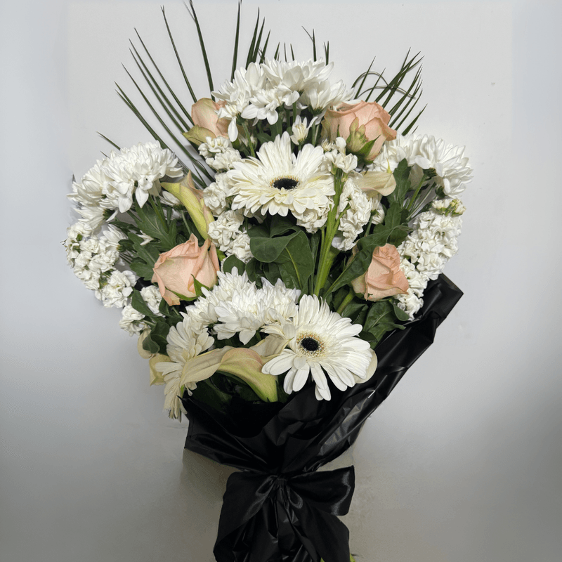 Buchet funerar din flori albe mixte